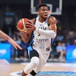 Eurobasket 2025: ΝΒΑ, FIBA και Μπακς αποθεώνουν τον Γιάννη Αντετοκούνμπο-&quot;Ημίθεος, ο καλύτερος στον κόσμο