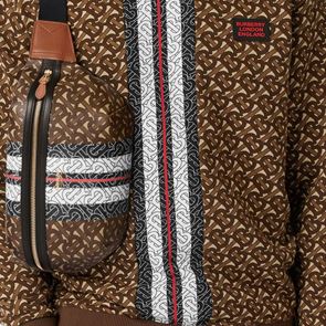 Το μονόγραμμα που θα δώσει νέα πνοή στον οίκο Burberry