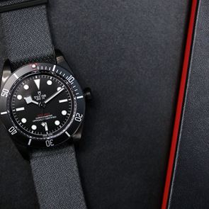 Τα μαύρα ρολόγια που θα χαρίσουν κύρος στην εμφάνισή σου