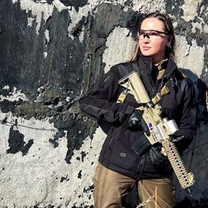 Anastasiia Lenna, η Μις Ουκρανία πήρε τ&#39; &#39;οπλο