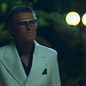 Στο The Birthday Party που γυρίστηκε στην Ελλάδα, ο Willem Dafoe είναι ένας σύγχρονος Ωνάσης