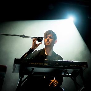 Ο νέος δίσκος του James Blake είναι πιο αισιόδοξος από ό,τι περιμέναμε