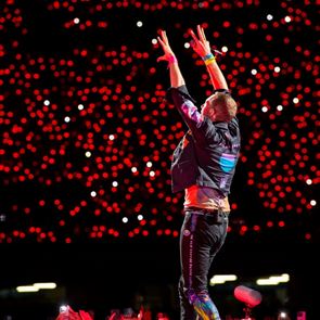 Τελικά, πόσο στοίχισε το βίντεο κλιπ των Coldplay στο Ηρώδειο