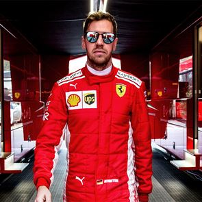 Η Ray-Ban λάνσαρε συλλεκτική <em>σειρά</em> γυαλιών ηλίου για τη Ferrari