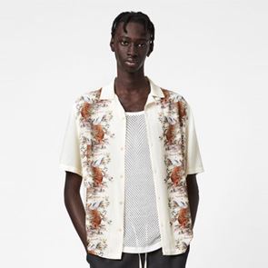 Λίγο καλοκαίρι ακόμα με χαβανέζικα &lt;em>πουκάμισα&lt;/em>