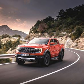 Ο Μπισμπίκης και το αγροτικό που γλιστράει μόνο