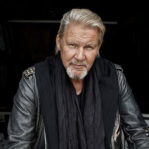 Ο θρύλος της Eurovision Johnny Logan έρχεται για πρώτη φορά στην &lt;em>Ελλάδα&lt;/em>