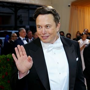 Γιατί ο Elon Musk πούλησε μετοχές &lt;em>Tesla&lt;/em> αξίας 7 δισ. δολαρίων;