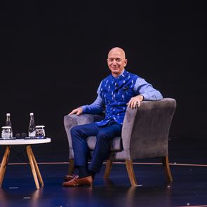 Ο Jeff Bezos γίνεται πλουσιότερος κάθε μέρα