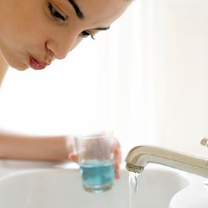 Στοματικά διαλύματα εξουδετερώνουν τον κορονοϊό σε 30