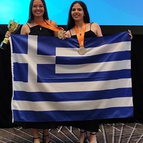 Δύο Ελληνίδες μαθήτριες κέρδισαν τον παγκόσμιο διαγωνισμό πληροφορικής της Microsoft