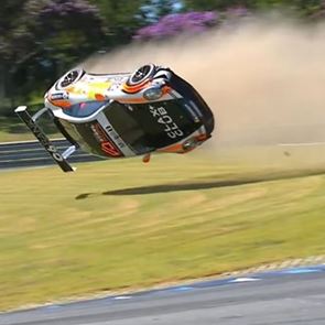 Τρομακτικό ατύχημα δείχνει πόσο ασφαλείς είναι οι αγωνιστικές Porsche 911 (video