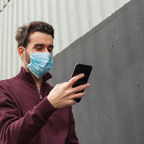 To Face ID του <em>iPhone</em> θα αναγνωρίζει και πρόσωπα με μάσκες
