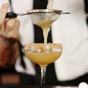 Έτσι θα τους καταπλήξεις όλους φτιάχνοντας &lt;em>cocktails&lt;/em> στο σπίτι