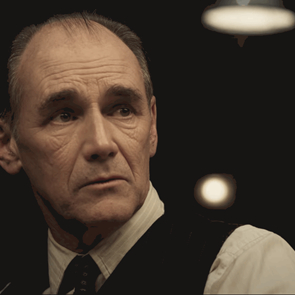 Κι αν το The Outfit είναι το θρίλερ της χρονιάς