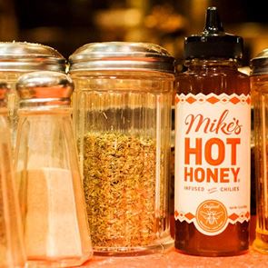 Το ζεστό μέλι αλλάζει τον τρόπο που τρως &lt;em>πίτσα&lt;/em>