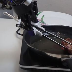 Θα εμπιστευόσουν τη μπριζόλα σου σε αυτό το ρομπότ για να την ψήσει