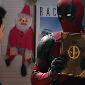 O Deadpool σοβαρεύει κάπως ενόψει Χριστουγέννων (και για καλό σκοπό