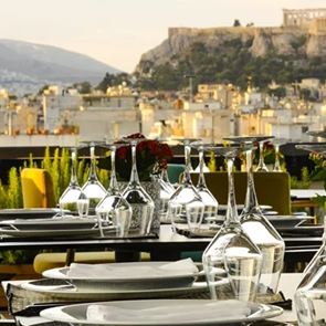 Ρεβεγιόν Πρωτοχρονιάς στο Wyndham Grand Athens, εκεί όπου η θέα είναι πανοραμική και η γεύση γιορτινή