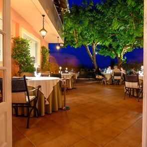 Χρυσοί Σκούφοι 2025: Αυτά είναι τα καλύτερα εστιατόρια της Ελλάδας