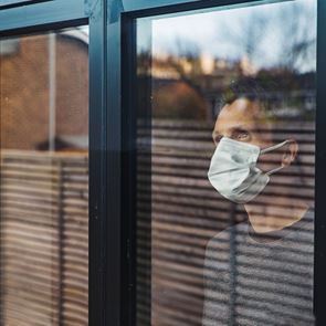 Γιατί ο κορονοϊός προσβάλλει περισσότερο τους άντρες