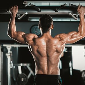 Οι καλύτερες ασκήσεις για την πλάτη για να δεις μυς που δεν ήξερες καν ότι είχες