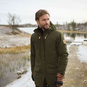 Τα ανθεκτικά, αδιάβροχα τζάκετ και παρκά της Fjällräven