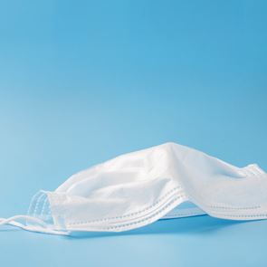 Η αμφιλεγόμενη χρήση της μάσκας