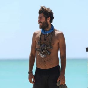 Ο Νίκος Μπάρτζης έφυγε από το <em>Survivor</em> και άφησε πίσω του συντρίμμια