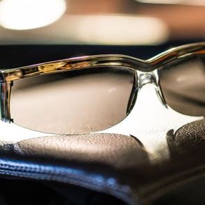 Τα γυαλιά ηλίου-μύθος των 60s επιστρέφουν στη μόδα