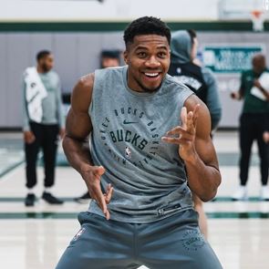 &quot;Μου αρέσει το χέβι μέταλ&quot; - Ο Γιάννης Αντετοκούνμπο κάνει QnA και τρελαίνει τα social media