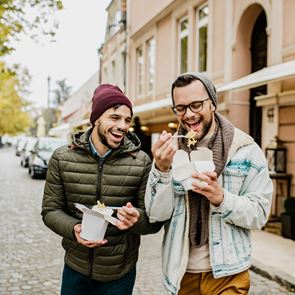 Διατροφικές συμβουλές για να μην παίρνεις κιλά τρώγοντας έξω