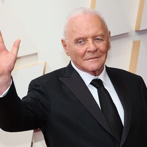 O Anthony Hopkins γράφει βιβλίο για τη ζωή