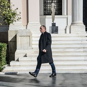 Όταν ο Γιάνης Βαρουφάκης έμεινε με τον μουντζούρη στο χέρι