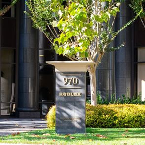 Η Roblox του David Baszucki κοντράρει το YouTube