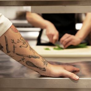 Τι πραγματικά συμβαίνει στις κουζίνες των εστιατορίων