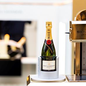 Η Moët &amp; Chandon παρουσιάζει ένα λαμπερό pop up store