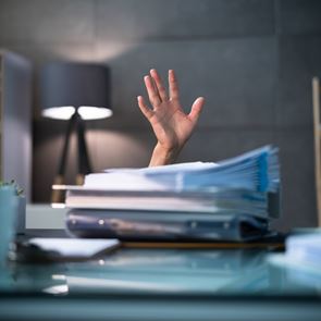 Πώς να απαλλαχθείς μια και καλή από την εργασιομανία σου