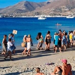 &#39;To κίνημα της πετσέτας&#39; ή αλλιώς επανάσταση στην παραλία