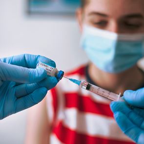 Τρίτη δόση εμβολίου εναντίον μετάλλαξης Όμικρον