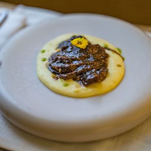 Mουσακάς καραβίδας και σοφρίτο για Όσκαρ στην Αθηναϊκή Ριβιέρα