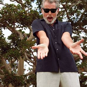 Ο αλεξίσφαιρος κύριος Pierce Brosnan