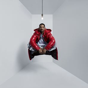 O Will Smith νικά τη βαρύτητα στη νέα καμπάνια της Moncler