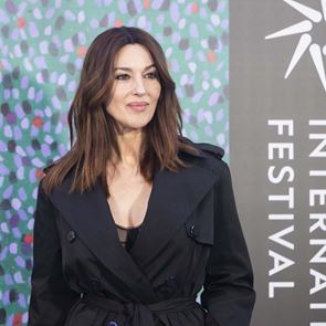 Η Monica Bellucci προτιμά να μένει στις σκιές