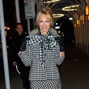 Η Pamela Anderson πλέον είναι bestseller συγγραφέας