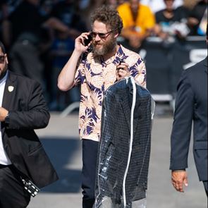 Τα δύο διαφορετικά summer looks του Seth Rogen