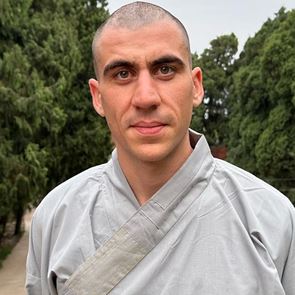 Κι όμως, το Black Mirror είχε προβλέψει τον ευρωβουλευτή Φειδία Παναγώτου