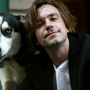 Κάτι μαγικό συνδέει τον Αlexander Petrov με τους ρόλους