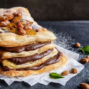 Σοκολατένιο μιλφέιγ με &lt;em>ρούμι&lt;/em> και σταφίδες