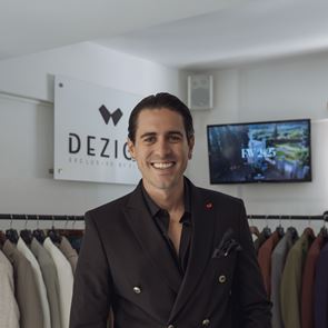 Για τον Αλέξανδρο Φίλη, μόδα είναι η αυθεντικότητα και ο πειραματισμός